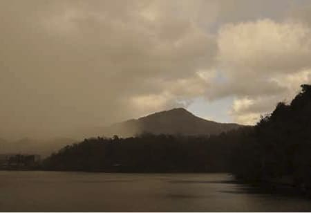 宝ヶ池公園が身近で自然豊かな景観